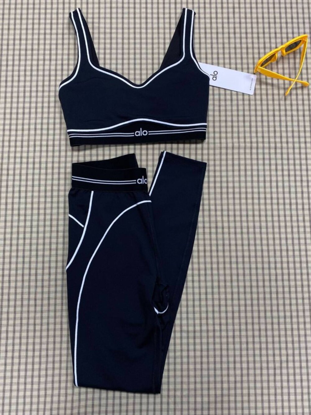 Black/White💗ALO Yoga Heart Throb High Waisted Legging&Bra Set NWT|Flattering - Picture 11 of 13